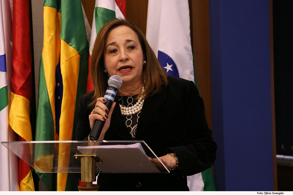 Ministra Assusete Magalhães fala em evento