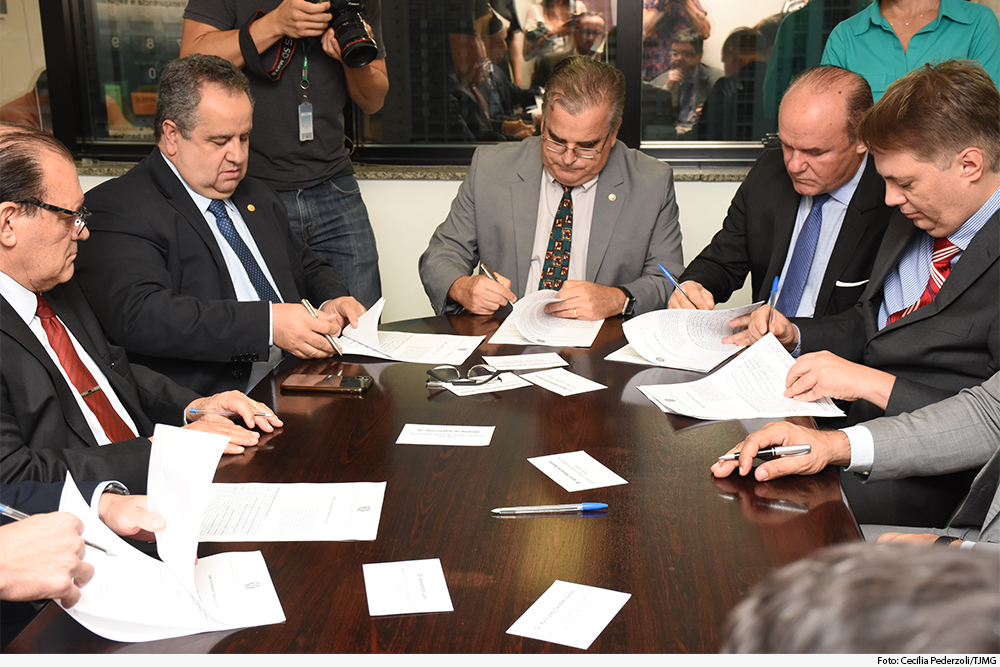 not-assinatura-termo-cooperacao.jpg
