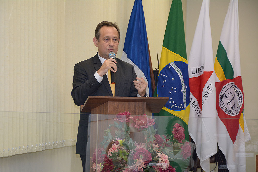 Not---Homenagem-servidores-Manhuacu-2.jpg