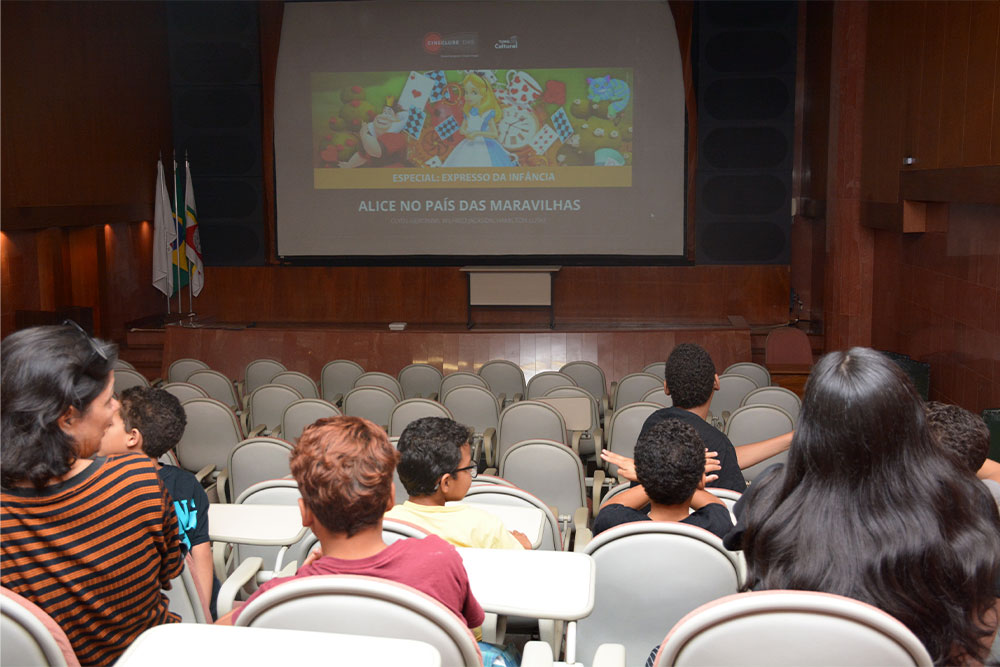 Not-Cineclube-TJ-Especial-Expresso-da-Infancia-Alice-no-Pais-das-Maravilhas.jpg