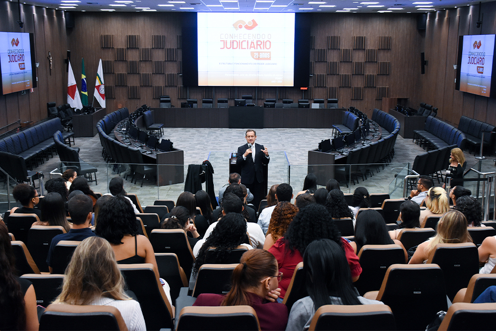 Not---Pr-Correa-Junior-faz-palestra-no-Conhecendo-o-Judiciario.3.jpg