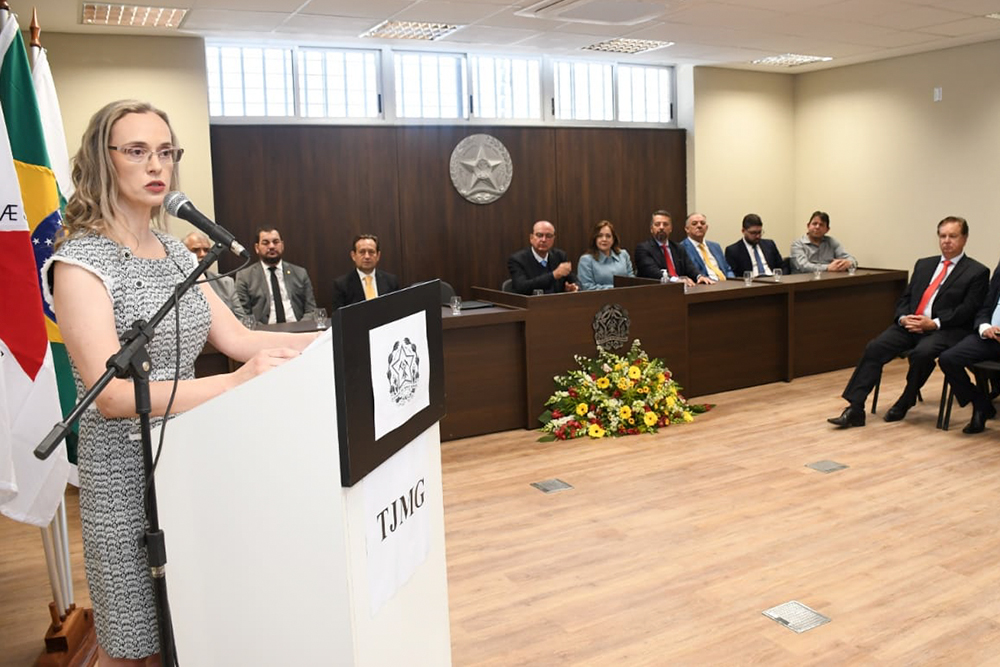 not-solenidade-eloi-mendes-DISCURSO-JUIZA-ANA-REGIA-02.jpg