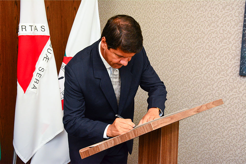 NOT---Entrada-em-exercicio-dos-juizes-Elito-Batista-de-Almeida-e-Jose-Mauricio-Cantarino-Villela-5-.jpg