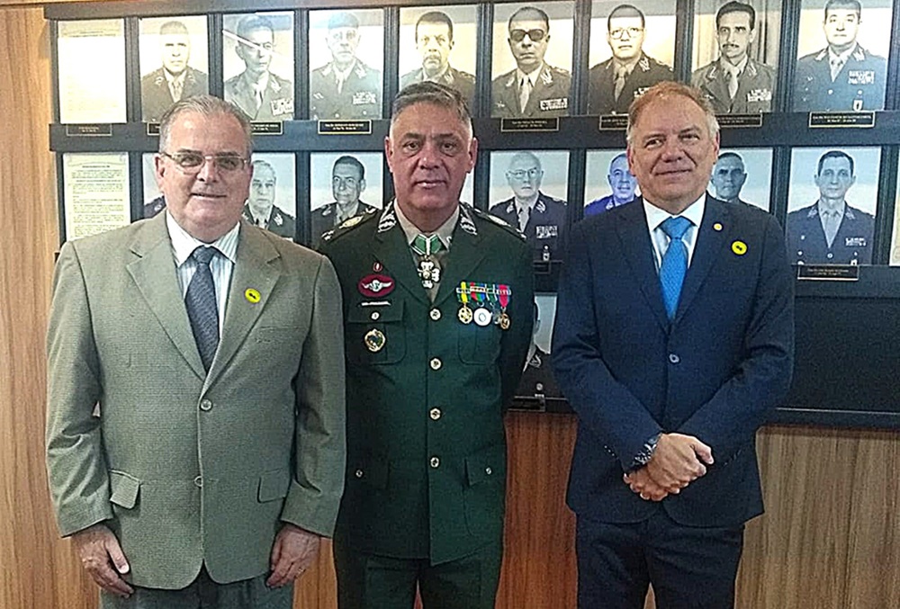 Not Dia do Exercito - Des Rogerio Medeiros e Des Tamburini.JPG