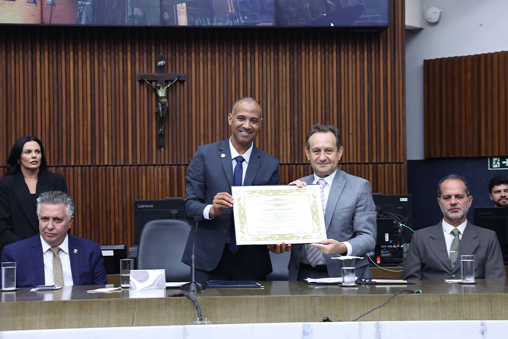 Not-Titulo-de-Cidadao-Honorario-ao-Pres-do-TJMG-Des-Correa-Junior-4.jpg