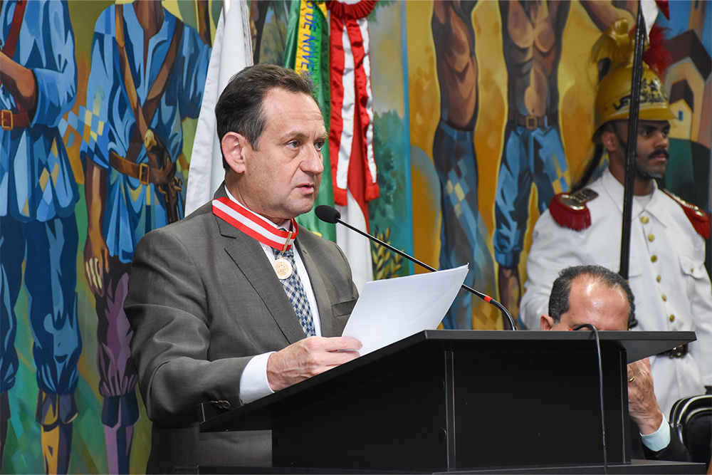 Not---Presidente-recebe-Colar-do-Merito-da-Corte-de-Contas-Min-Jose-Maria-Alkmim-TCEMG._3.jpg