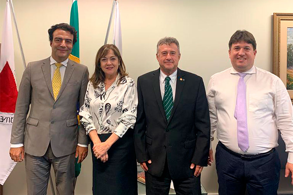 Not---visita-de-desmbargadores-a-desembargadora-presidente-em-exercicio-Ana-Paula-Caixeta.jpg