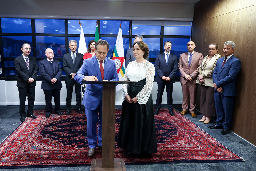 Not-Juiza-Raquel-de-Paula-Rocha-Soares-toma-posse c-desembargadora1.jpg
