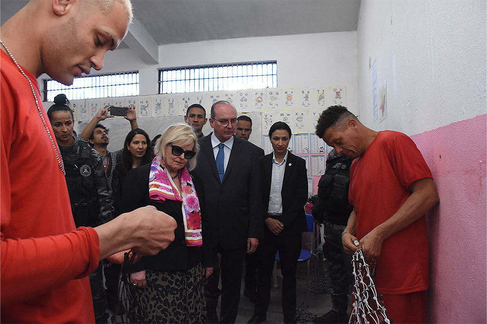 Not---Rosa-weber-na-penitenciaria-Jason4.jpg