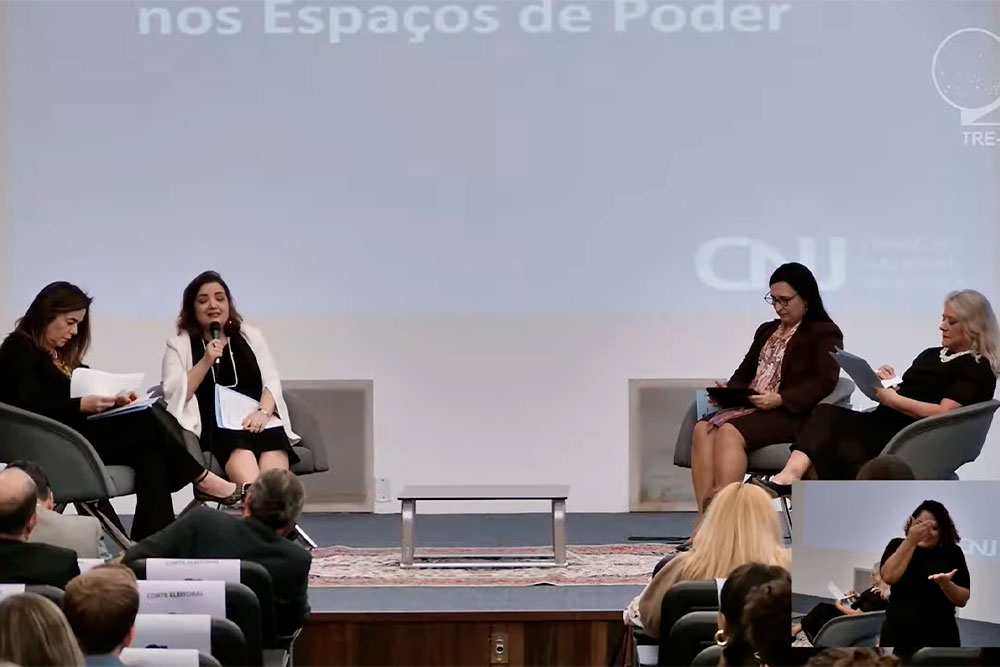 Not---Participacao-feminina-nos-espacos-de-poder.jpg
