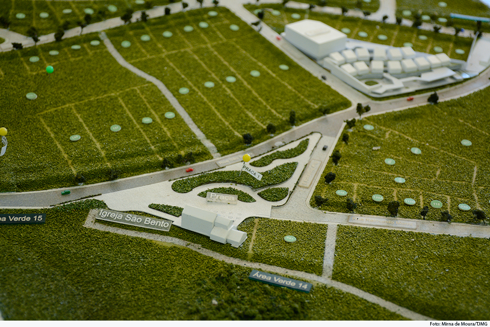 Maquete de cidade com ruas, predios