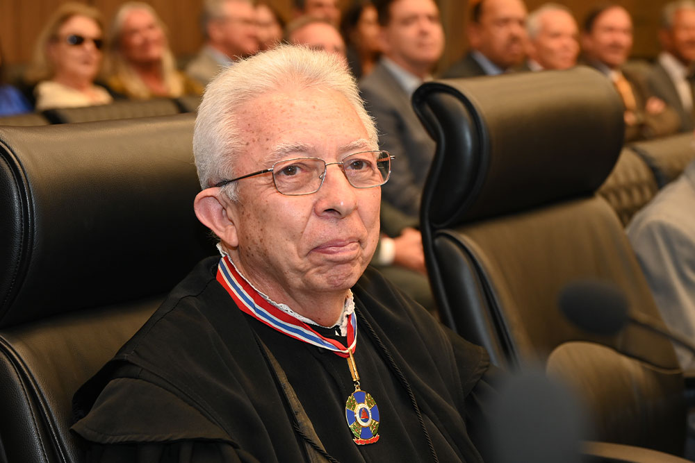 Not-2---Sessao-Tribunal-Pleno-Despedida-Des.-Caetano-Levi.jpg