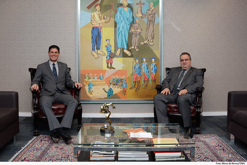 foto do delegado Wagner Pinto e desembargador Nelson Missias de Morais