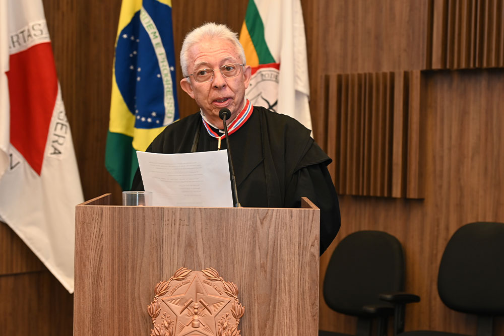 Not-3---Sessao-Tribunal-Pleno-Despedida-Des.-Caetano-Levi.jpg