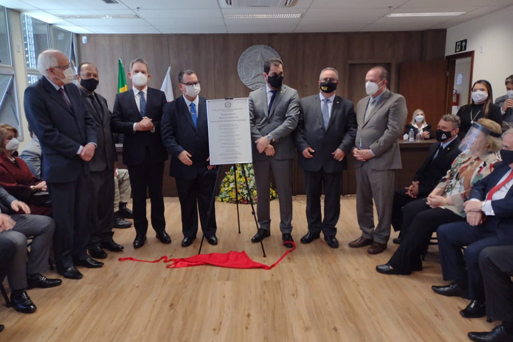 not--descerramento-placa-forum-varginha---jose-flavio-agostinho-NORONHA--DIRETOR--GILSON--NELSON-e Newton--20.08.jpg