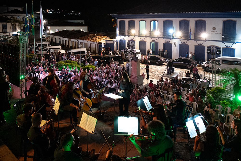 Not 9 Serro Exibicao Chica da Silva e Orquestra TJMG.jpg