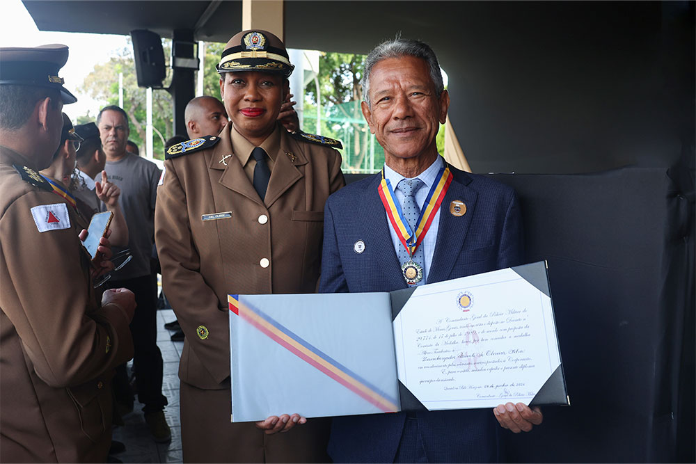 Not-medalha-alferes-Tiradentes-DesVicente-CelCleide.jpg