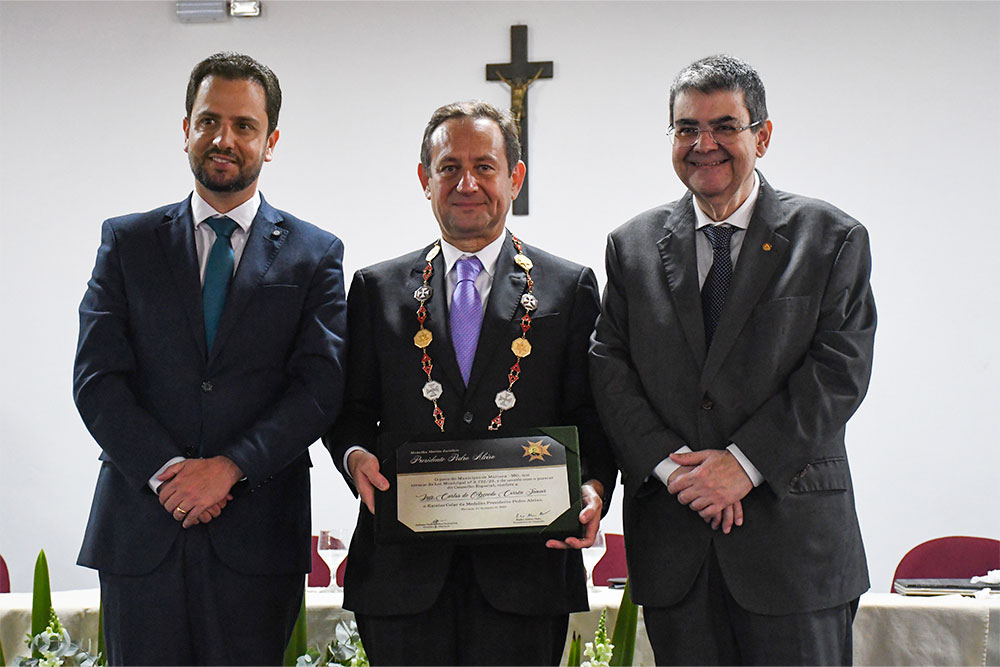 Not-MedalhaPedroAleixo1-presidente-medalha.jpg