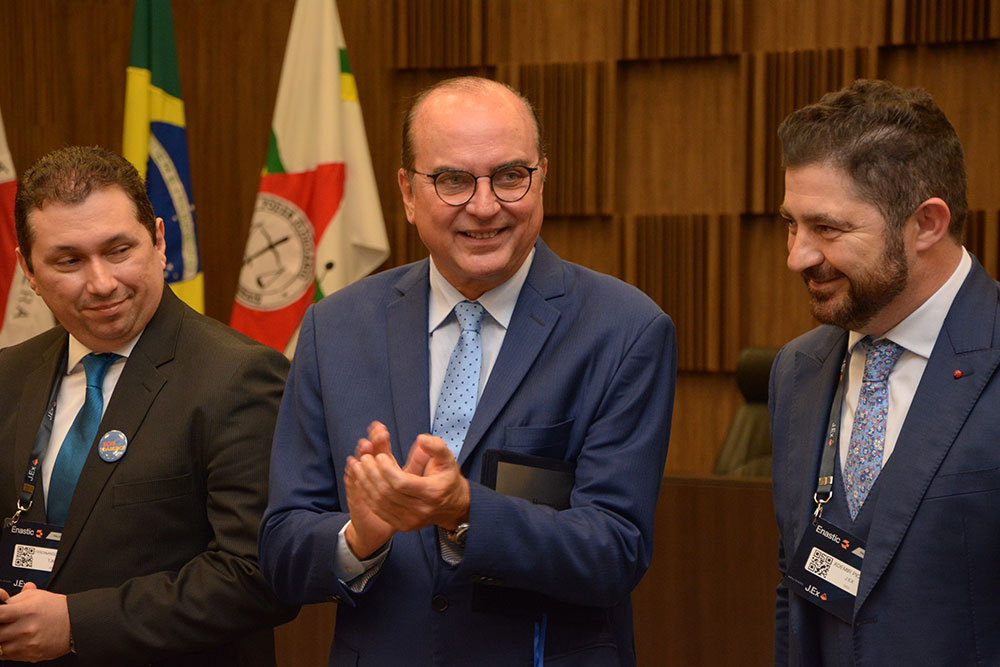Not---10-ENASTIC-homenagem-presidente6.jpg