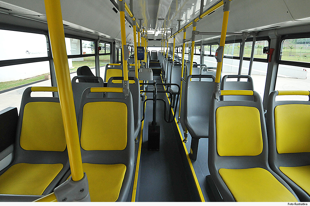 Vista interna de ônibus coletivo