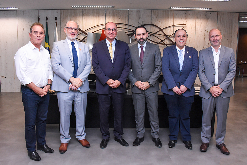 Not---Governador-Jose-Arthur-recebe-visita-dos-Deputados-da-ALMG.jpg