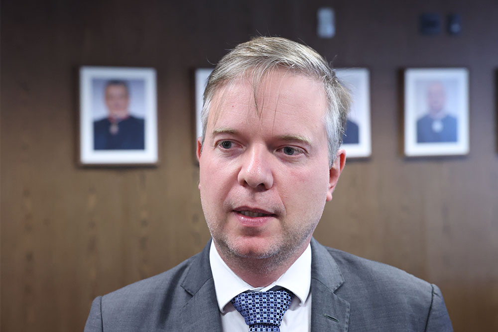 Not-Reuniao-para-entrega-da-consulta-da-jurisprudencia--Dr-Rafael-Niepce-6.jpg