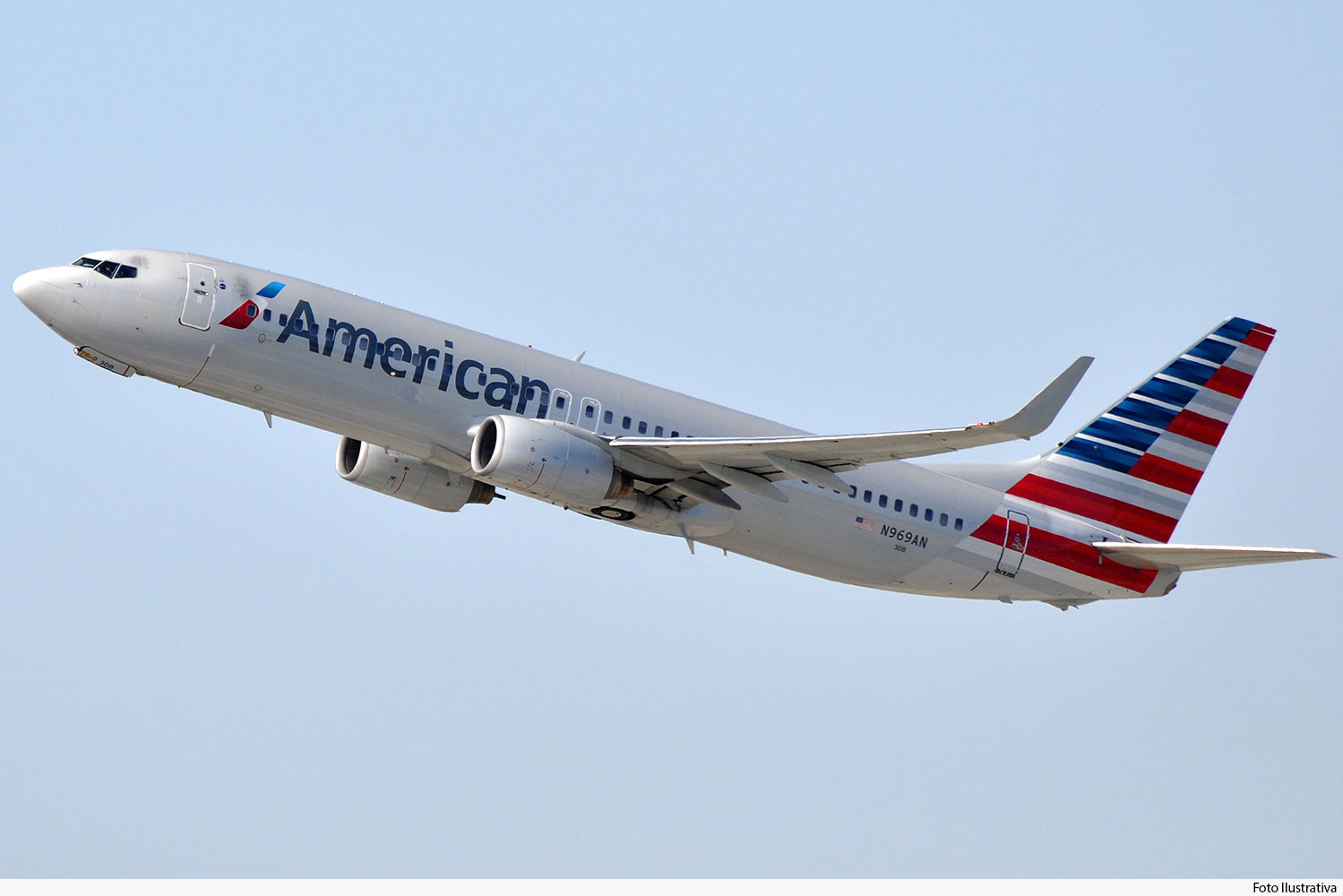Aeronave da American Airlines no céu
