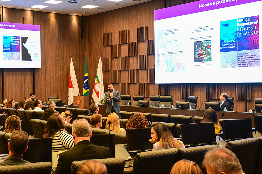 Not-seminario-adocao-painel.jpg