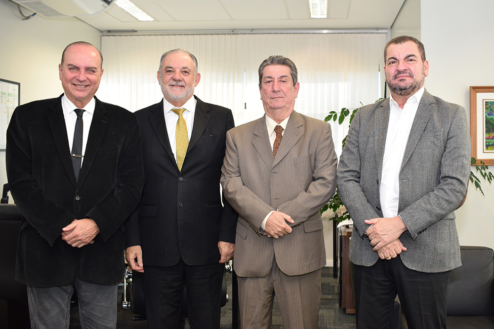 Not-1---1-Vice-Visita-de-Cortesia-Des.-Jose-Arthur_-Gilson-Lemes-e-Jaime.jpg