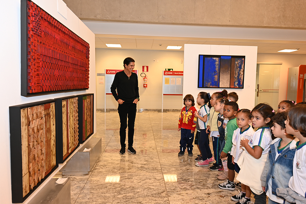 NOT -Criancas-da-EM-Jose-Augusto-Resende-visitam-Exp.-Fernando-Veloso-3.jpg