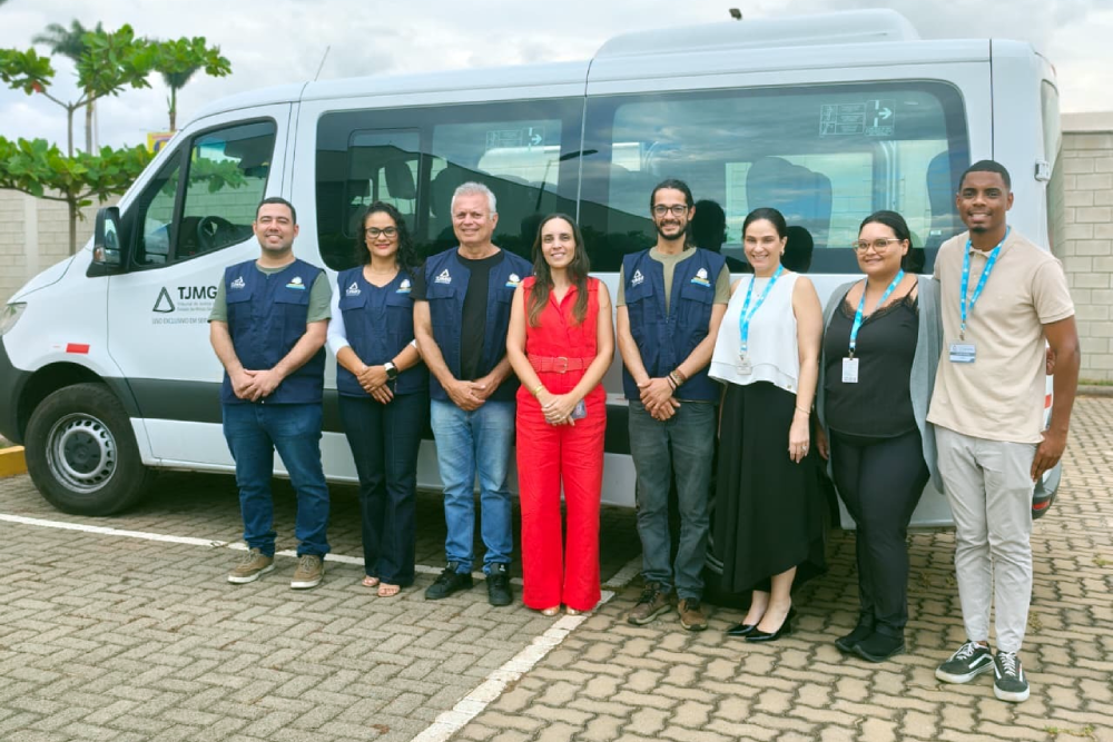 Not Cejusc Itinerante Capim Branco - Juiza e Equipe.jpg.png