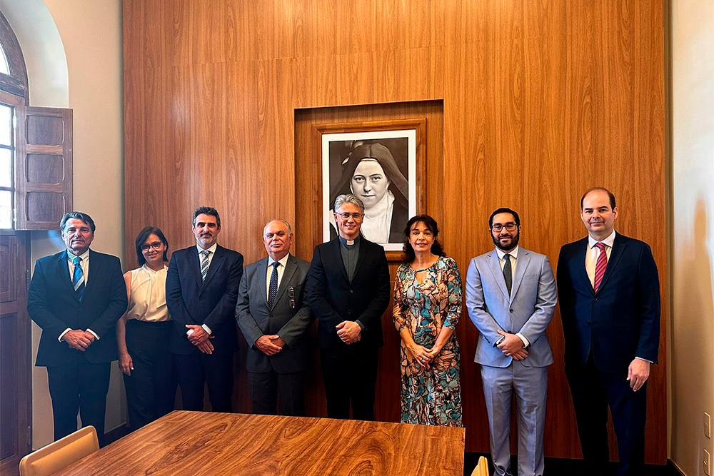 Not---Segunda-Vice-Pr-ao-Reitor-da-Puc-MG_-Prof-Dr-Padre-Luis-Henrique-Eloy-e-Silva._1.jpg