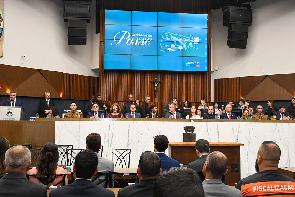 Not-posse-prefeito-e-vereadores---discurso-Alvaro-Damiao.jpg
