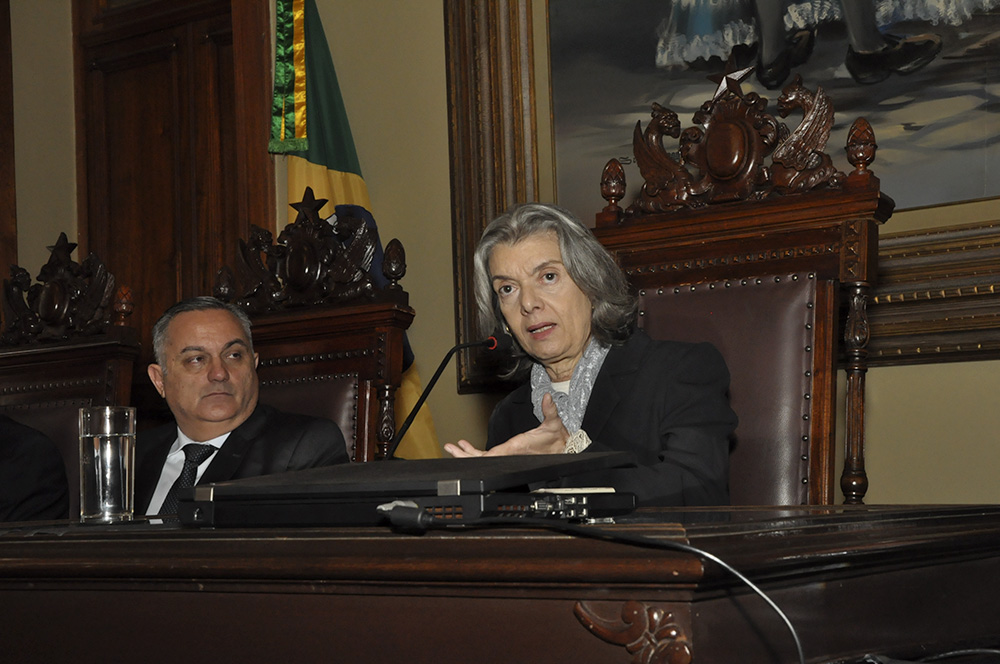 Palestra Carmen Lucia4.jpg