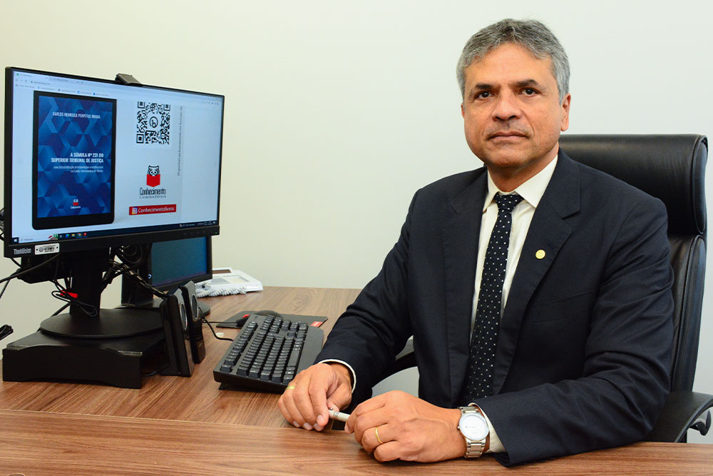 not--Des.-Carlos-Henrique-Perpetuo-Braga-lancamento-de-Livro.jpg