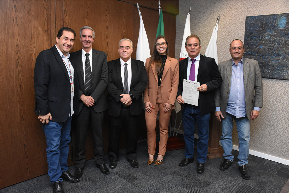 Not---Juiz-Eduardo-Reis-com-Comitiva-de-Tres-Coracoes._1.jpg