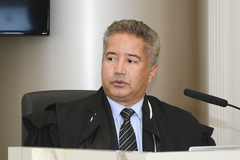 Not-8---Posse-Juizes-Jair-Francisco-e-Mauro-Ferreira-no-TRE.jpg