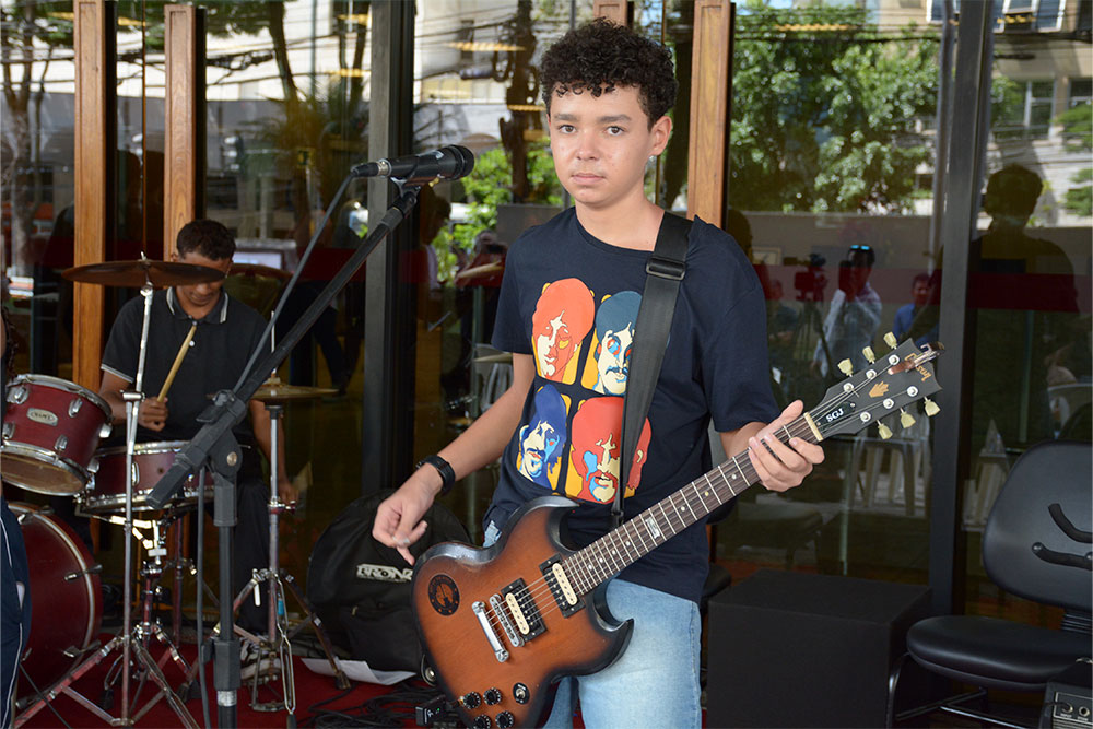 Not---Intervalo-Cultural-banda-Shy-of-the-Rock-2.jpg