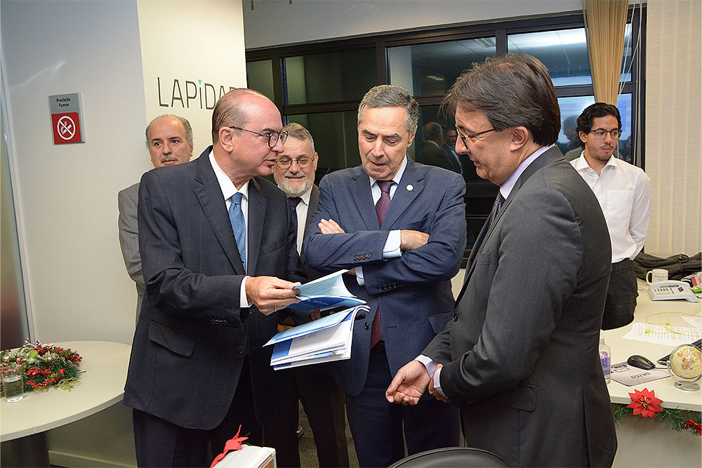 Not---Presidente-Jose-Arthur-Filho-apresenta-o-LAPIDAR-ao-ministro-Barroso15.jpg