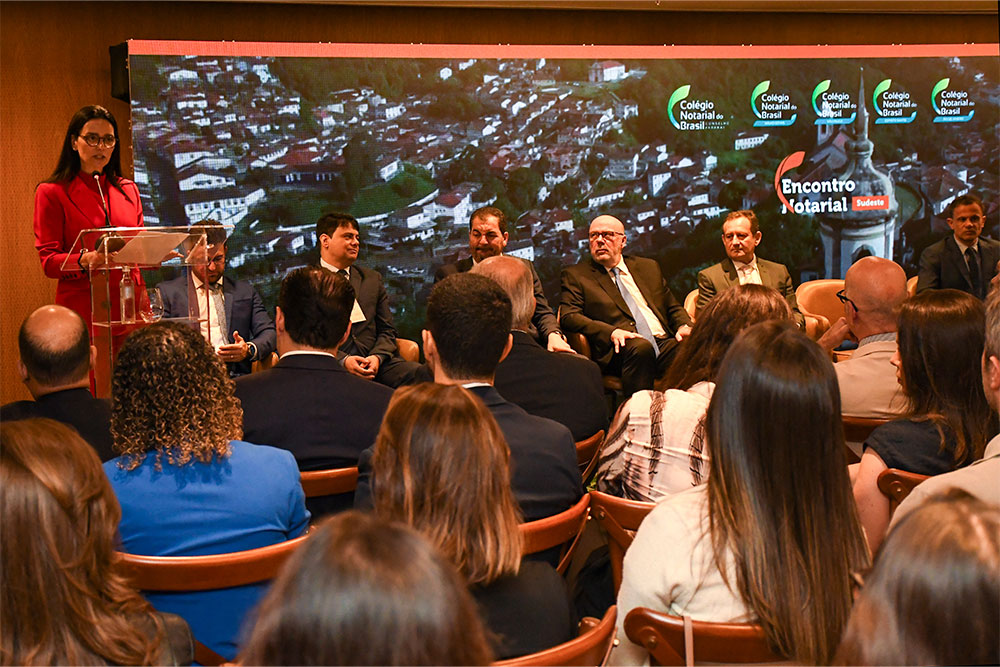 Not-Encontro-Colegio-Notarial--DraGisele.jpg
