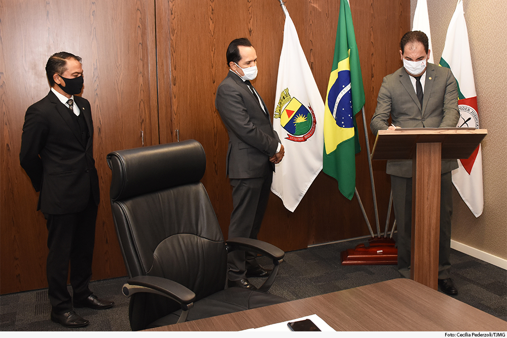 not-Entrega-simbolica-alvara-Procurador-Geral-Justica.jpg