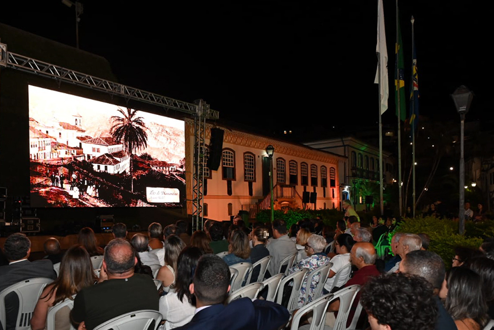 Not 1 Serro Exibicao Chica da Silva e Orquestra TJMG.jpg