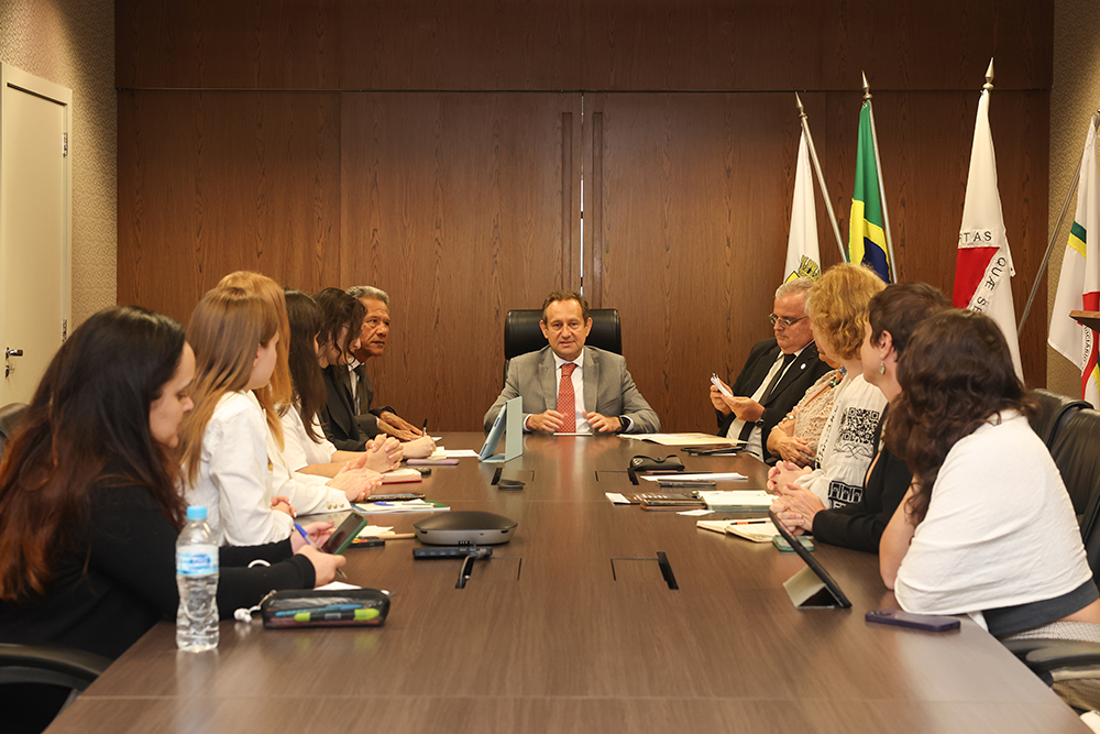 Not-3---Reuniao-Comitiva-da-Ucrania.jpg
