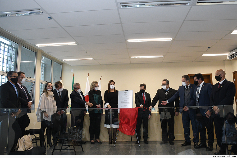 noticia4-novo-forum-araxa-descerramento-placa-29.06.2020.jpg