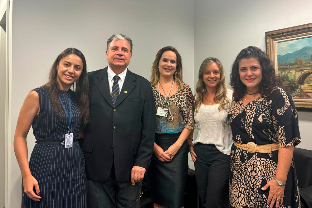Not---Des-Jose-Americo--recebe-Dr.-Glaucia-Fernandino-e-Dr.-Carla-Silene.jpg