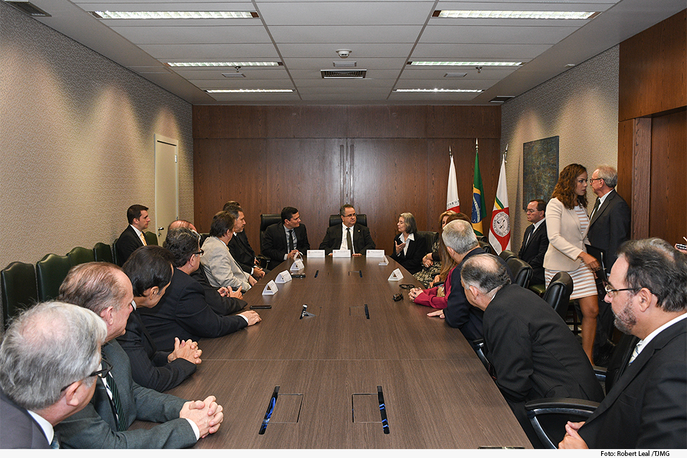 noticia8visita-moro-apac.jpg