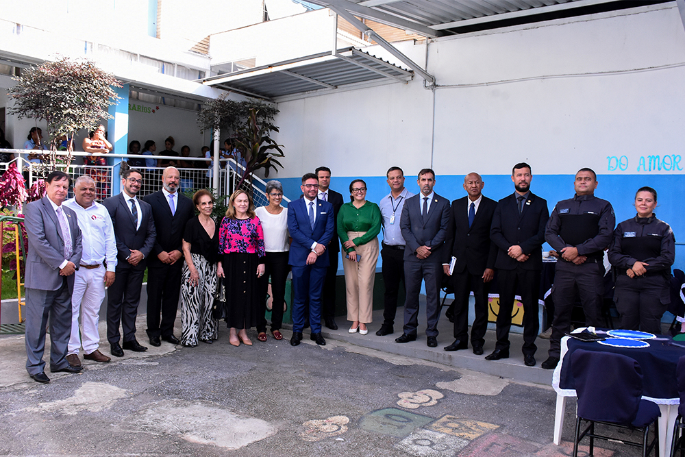Not---A-Pr-do-TJAC_-o-Gov-do-Acre-e-rep-do-TJMG-visitam--APAC-fem.-de-BH._1.jpg