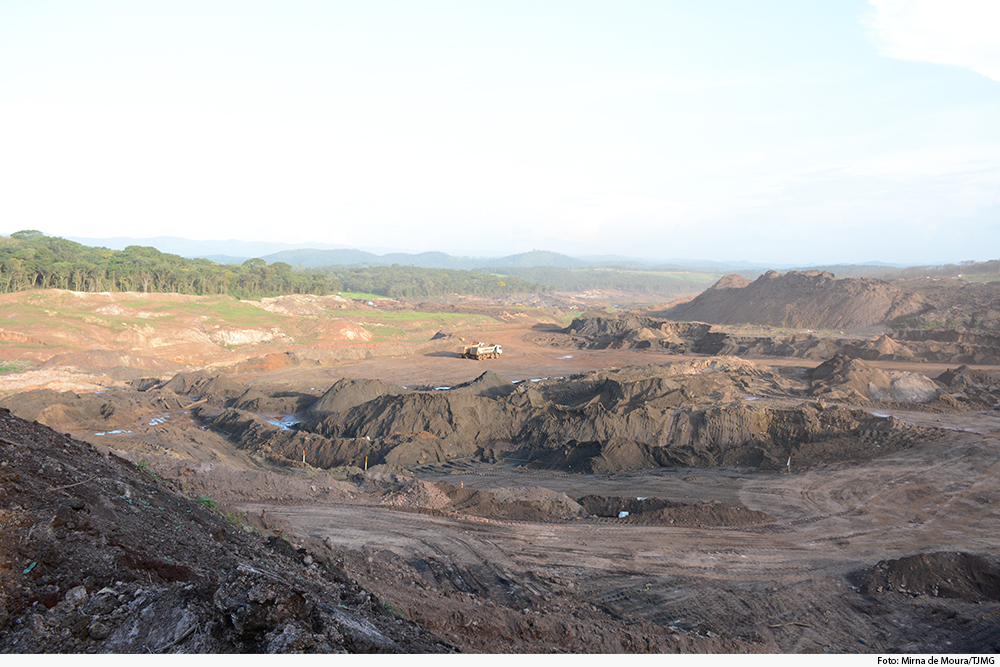 not-cratera-formda-pela-explosao-barragem-12.11.19.jpg
