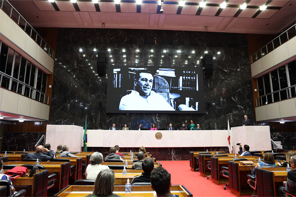 Not--Fernando-Sabino-e-homenageado-pela-ALMG.1.jpg