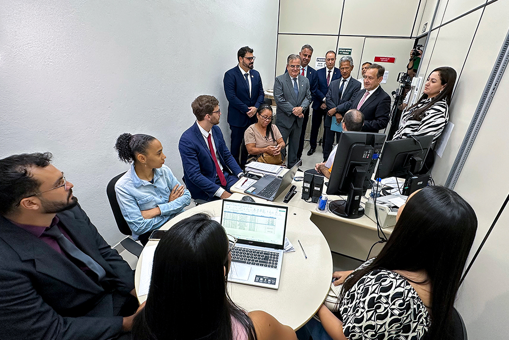 Not---Presidente-e-diretoria-no-mutirao-em-Gov.-Valadares.5.jpg